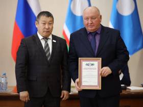 Работникам сферы ЖКХ Якутии вручили государственные награды