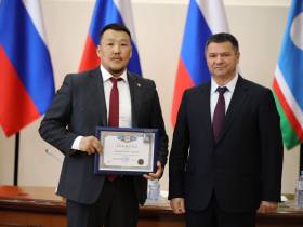 Работникам сферы ЖКХ Якутии вручили государственные награды