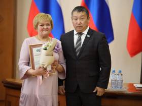 Работникам сферы ЖКХ Якутии вручили государственные награды