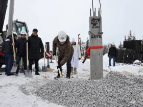 Первую сваю многофункционального центра забили в селе Бясь-Кюель