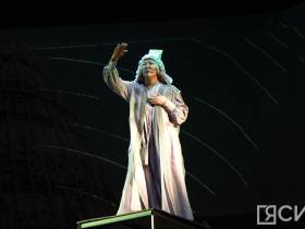 Спектакль по Олонхо деда Айсена Николаева впервые показали в Якутске