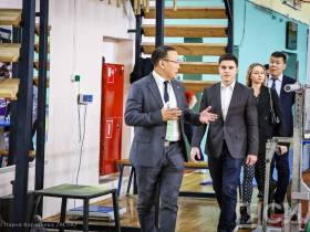 Известные гимнасты Никита и Дарья Нагорные попробовали себя в якутских видах спорта