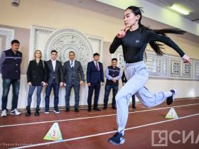 Известные гимнасты Никита и Дарья Нагорные попробовали себя в якутских видах спорта