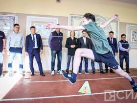 Известные гимнасты Никита и Дарья Нагорные попробовали себя в якутских видах спорта