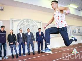 Известные гимнасты Никита и Дарья Нагорные попробовали себя в якутских видах спорта