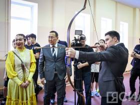 Известные гимнасты Никита и Дарья Нагорные попробовали себя в якутских видах спорта