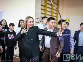 Известные гимнасты Никита и Дарья Нагорные попробовали себя в якутских видах спорта