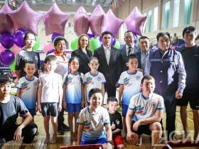 Известные гимнасты Никита и Дарья Нагорные попробовали себя в якутских видах спорта