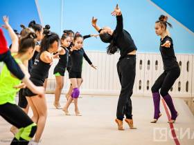 Именитые гимнастки Лала Крамаренко и Ксения Дудкина провели мастер-класс для юных якутян