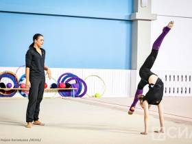 Именитые гимнастки Лала Крамаренко и Ксения Дудкина провели мастер-класс для юных якутян