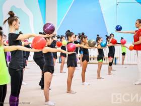 Именитые гимнастки Лала Крамаренко и Ксения Дудкина провели мастер-класс для юных якутян