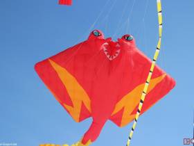 Шоу воздушных змеев открылось на озере Сайсары в Якутске