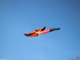 Шоу воздушных змеев открылось на озере Сайсары в Якутске