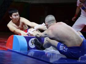 Девять якутских мас-рестлеров вышли в финал чемпионата России