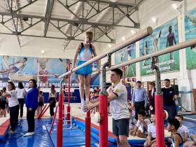 Гимнасты Никита и Дарья Нагорные провели мастер-класс для юных атлетов Якутска