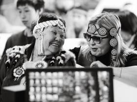 Кормление огня, камлание шамана и гонки на оленях: как эвенки отметили День оленевода