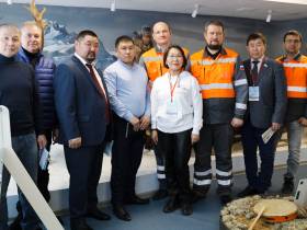 Кормление огня, камлание шамана и гонки на оленях: как эвенки отметили День оленевода