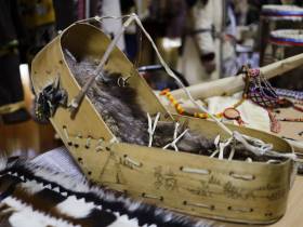 Кормление огня, камлание шамана и гонки на оленях: как эвенки отметили День оленевода