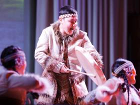 Кормление огня, камлание шамана и гонки на оленях: как эвенки отметили День оленевода