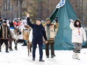 Кормление огня, камлание шамана и гонки на оленях: как эвенки отметили День оленевода