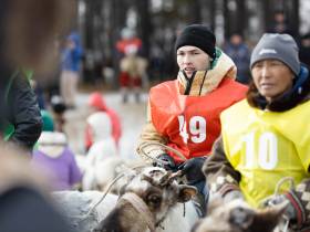 Кормление огня, камлание шамана и гонки на оленях: как эвенки отметили День оленевода