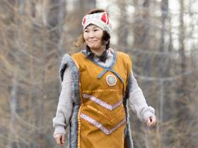 Кормление огня, камлание шамана и гонки на оленях: как эвенки отметили День оленевода