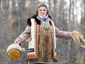 Кормление огня, камлание шамана и гонки на оленях: как эвенки отметили День оленевода