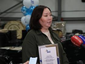 Группа «ВИС» передала школам Якутии комплекты мебели и специального оборудования