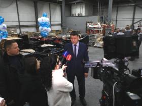 Группа «ВИС» передала школам Якутии комплекты мебели и специального оборудования