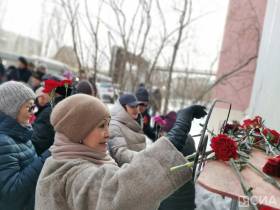 В Якутске торжественно открыли мемориальную доску выдающегося директора Саха театра