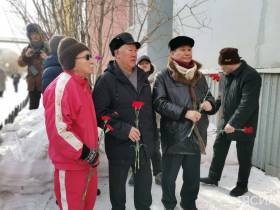 В Якутске торжественно открыли мемориальную доску выдающегося директора Саха театра