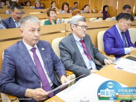 Вопросы патриотизма, культуры, семьи и образования обсудили в парламенте Якутии