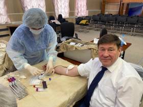 Сотрудники ЛОРПа сдали кровь для пациентов Национального центра медицины Якутии