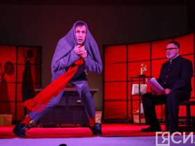 Русский драмтеатр открыл конкурсную программу фестиваля «САТА-2023» в Нюрбе