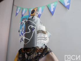 На фестивале «САТА-2023» в Нюрбе открылась выставка театральных эскизов и костюмов
