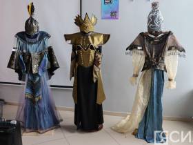 На фестивале «САТА-2023» в Нюрбе открылась выставка театральных эскизов и костюмов