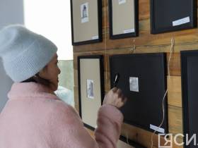 На фестивале «САТА-2023» в Нюрбе открылась выставка театральных эскизов и костюмов