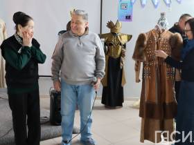 На фестивале «САТА-2023» в Нюрбе открылась выставка театральных эскизов и костюмов