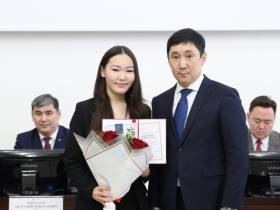 Студентам СВФУ вручили именные стипендии от «РИК Плюс»