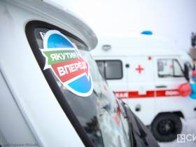 Больницы Якутии получили новые автомобили