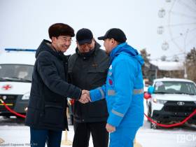 Больницы Якутии получили новые автомобили