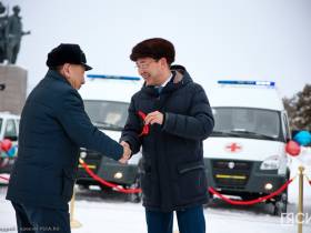 Больницы Якутии получили новые автомобили