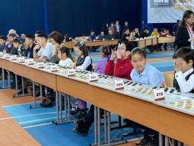 В Якутске провели массовый сеанс игры в русские шашки