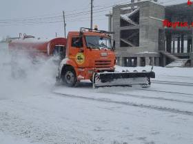 Порядка ста единиц спецтехники задействованы в уборке снега в Якутске