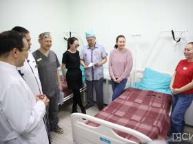 Глава Якутии ознакомился с работой нового оборудования в офтальмологической больнице