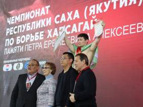 Абсолютными чемпионами Якутии по хапсагаю стали борцы Усть-Алданского, Намского и Таттинского улусов