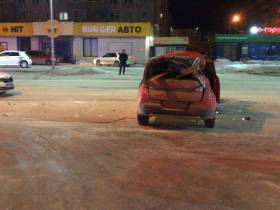 В центре Якутска пьяная девушка перевернула авто