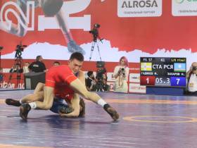 Якутяне Лев Павлов и Николай Захаров вышли в 1/4 финала первенства России по вольной борьбе