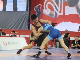 Якутяне Лев Павлов и Николай Захаров вышли в 1/4 финала первенства России по вольной борьбе