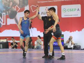 Якутяне Лев Павлов и Николай Захаров вышли в 1/4 финала первенства России по вольной борьбе